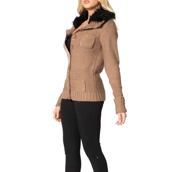 VERTIGO PARIS FAUX FUR COLLAR SWEATER IN NUBUCK L - Picture 10 of 13